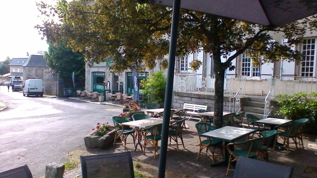 Hotel Jeanne D'Arc Saint-Chély-dʼApcher Екстериор снимка