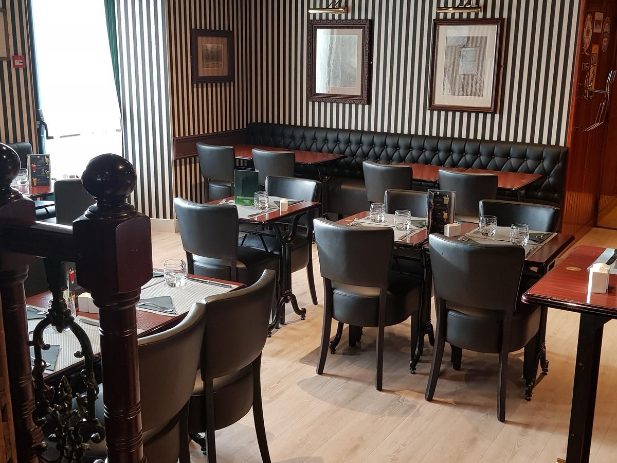 Hotel Jeanne D'Arc Saint-Chély-dʼApcher Екстериор снимка