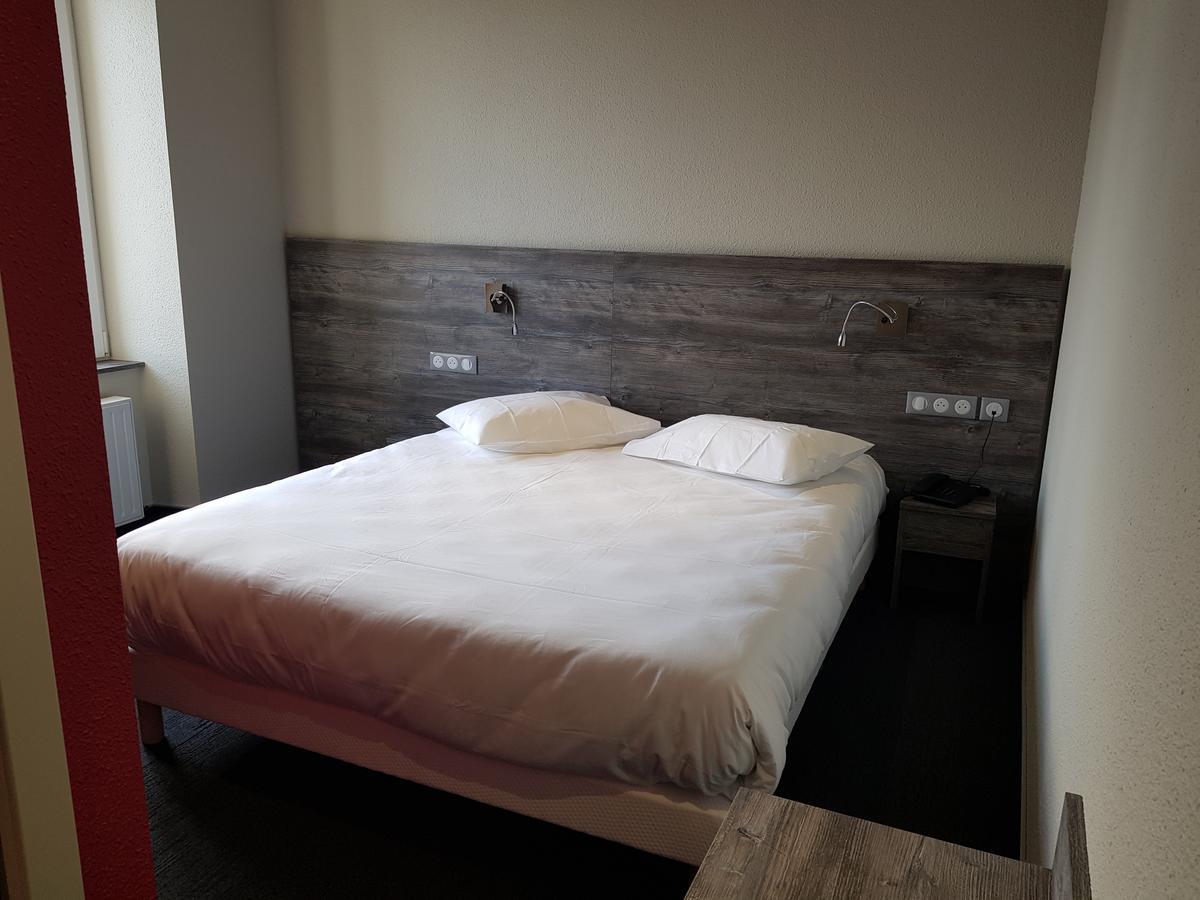 Hotel Jeanne D'Arc Saint-Chély-dʼApcher Екстериор снимка